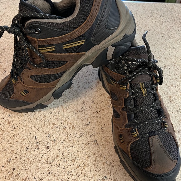 HI-TEC Ravus Vent Lux Low Waterproofs Size 8M - Picture 1 of 8